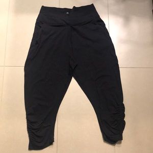 Lululemon: Crop Leggings 19”, Size: 10